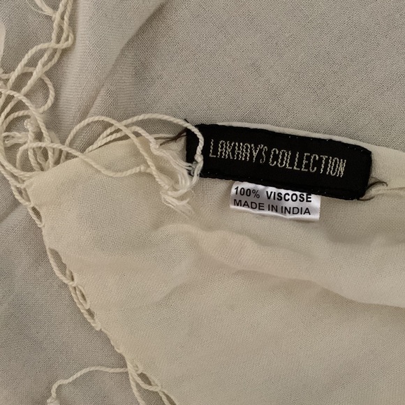 Pashmina-Style shall. Lakhay’s Collection. 100% Viscose. Made in India. - Picture 3 of 4